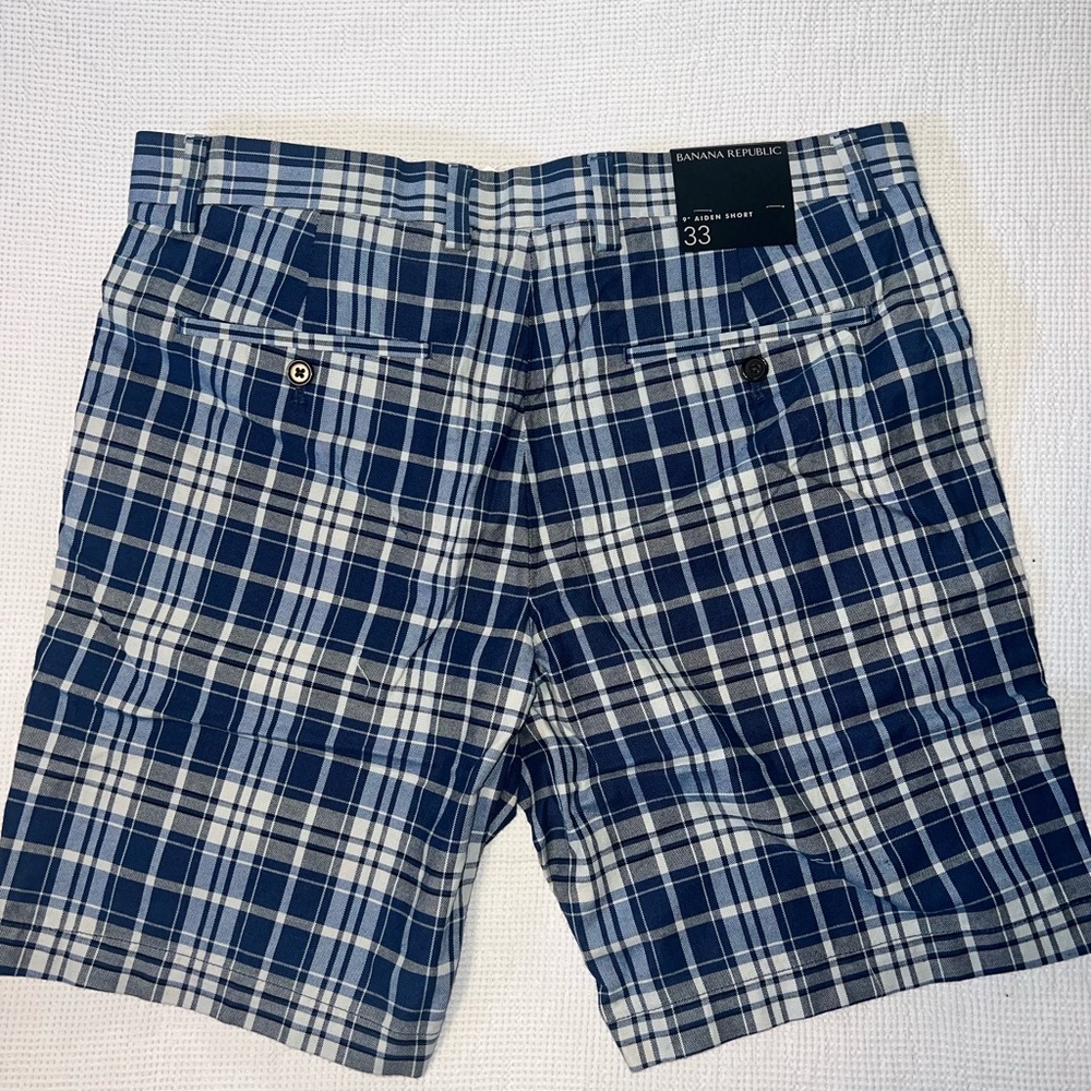 Banana Republic 33W 9in Aiden Shorts - Blue Plaid
